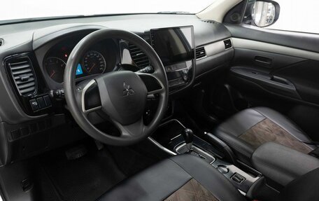 Mitsubishi Outlander III рестайлинг 3, 2018 год, 1 647 000 рублей, 9 фотография