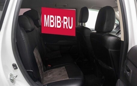 Mitsubishi Outlander III рестайлинг 3, 2018 год, 1 647 000 рублей, 12 фотография