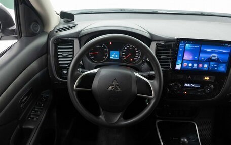 Mitsubishi Outlander III рестайлинг 3, 2018 год, 1 647 000 рублей, 16 фотография