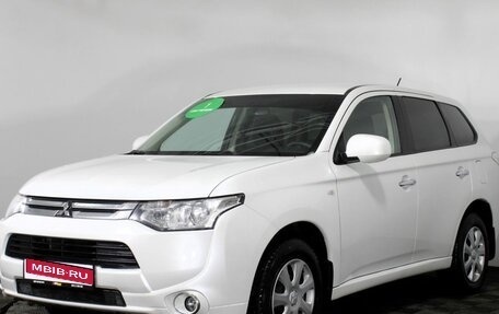 Mitsubishi Outlander III рестайлинг 3, 2014 год, 1 580 000 рублей, 1 фотография