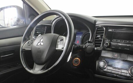 Mitsubishi Outlander III рестайлинг 3, 2014 год, 1 499 000 рублей, 9 фотография