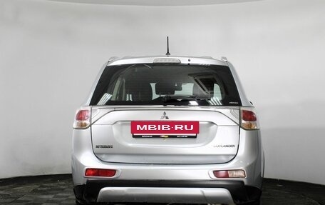 Mitsubishi Outlander III рестайлинг 3, 2014 год, 1 499 000 рублей, 6 фотография