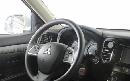 Mitsubishi Outlander III рестайлинг 3, 2014 год, 1 580 000 рублей, 9 фотография