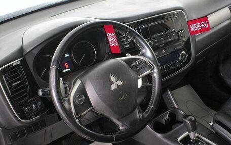 Mitsubishi Outlander III рестайлинг 3, 2014 год, 1 499 000 рублей, 13 фотография