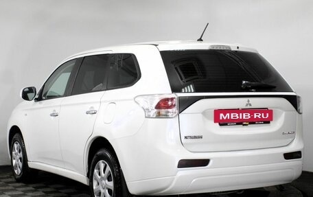 Mitsubishi Outlander III рестайлинг 3, 2014 год, 1 580 000 рублей, 7 фотография