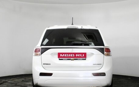 Mitsubishi Outlander III рестайлинг 3, 2014 год, 1 580 000 рублей, 6 фотография