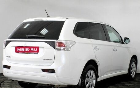 Mitsubishi Outlander III рестайлинг 3, 2014 год, 1 580 000 рублей, 5 фотография