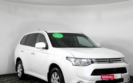 Mitsubishi Outlander III рестайлинг 3, 2014 год, 1 580 000 рублей, 3 фотография