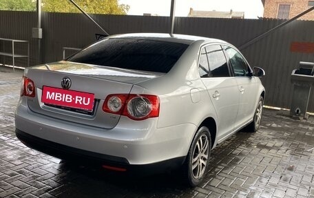 Volkswagen Jetta VI, 2010 год, 1 020 000 рублей, 2 фотография