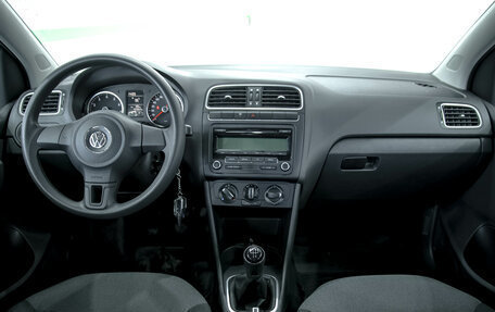 Volkswagen Polo VI (EU Market), 2013 год, 980 000 рублей, 2 фотография