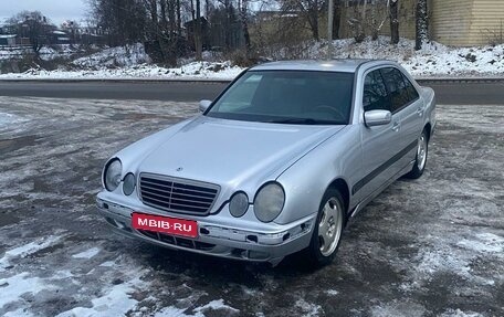 Mercedes-Benz E-Класс, 2000 год, 390 000 рублей, 1 фотография