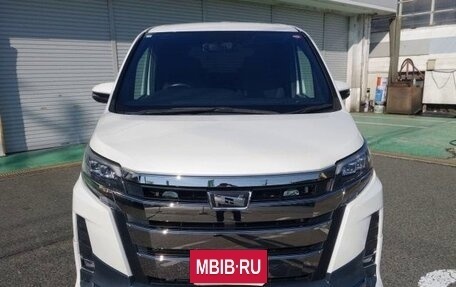 Toyota Noah III, 2021 год, 2 311 000 рублей, 2 фотография