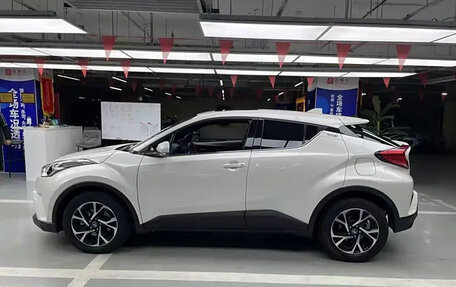 Toyota C-HR I рестайлинг, 2021 год, 2 175 000 рублей, 4 фотография