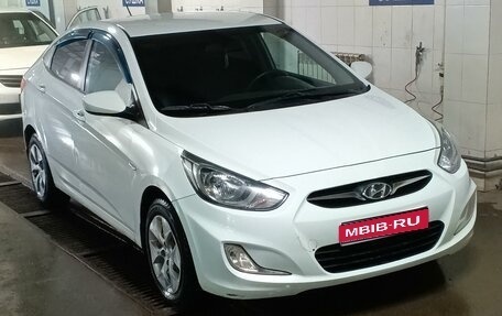 Hyundai Solaris II рестайлинг, 2012 год, 560 000 рублей, 1 фотография