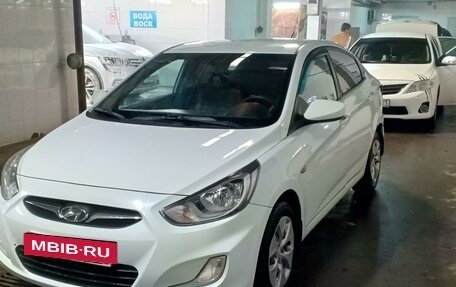 Hyundai Solaris II рестайлинг, 2012 год, 560 000 рублей, 2 фотография