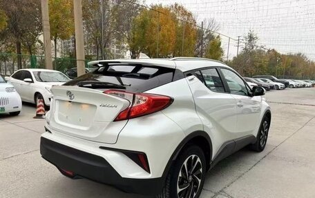 Toyota C-HR I рестайлинг, 2021 год, 2 180 000 рублей, 6 фотография