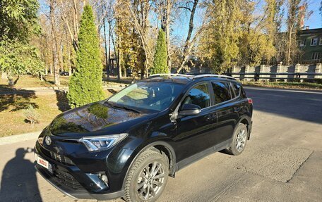 Toyota RAV4, 2017 год, 2 800 000 рублей, 6 фотография