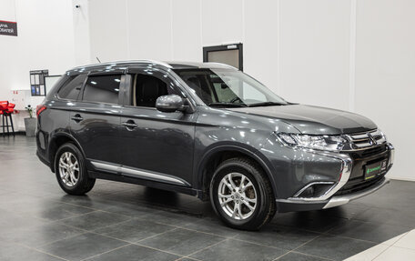 Mitsubishi Outlander III рестайлинг 3, 2015 год, 1 770 000 рублей, 4 фотография