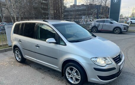 Volkswagen Touran III, 2007 год, 649 000 рублей, 3 фотография