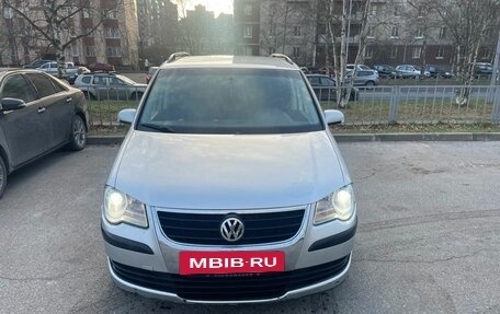 Volkswagen Touran III, 2007 год, 649 000 рублей, 2 фотография