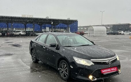 Toyota Camry, 2017 год, 2 100 000 рублей, 3 фотография