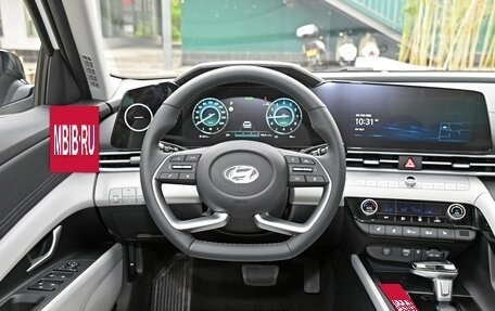 Hyundai Elantra, 2024 год, 2 440 000 рублей, 7 фотография