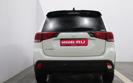 Mitsubishi Outlander III рестайлинг 3, 2021 год, 2 772 000 рублей, 4 фотография