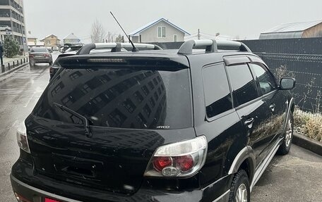 Mitsubishi Outlander III рестайлинг 3, 2005 год, 970 000 рублей, 4 фотография