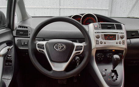 Toyota Verso I, 2011 год, 1 090 000 рублей, 12 фотография