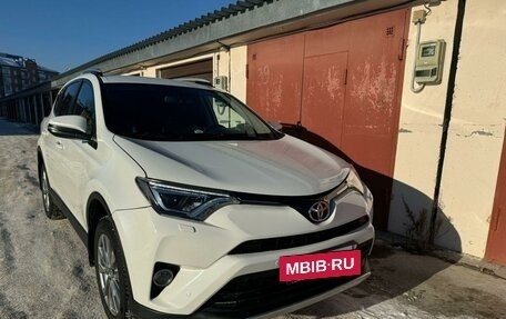 Toyota RAV4, 2018 год, 2 400 000 рублей, 2 фотография