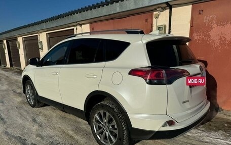 Toyota RAV4, 2018 год, 2 400 000 рублей, 4 фотография