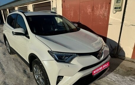 Toyota RAV4, 2018 год, 2 400 000 рублей, 3 фотография