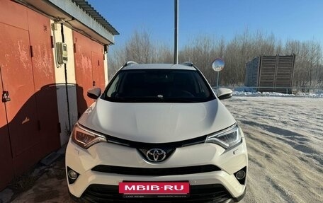 Toyota RAV4, 2018 год, 2 400 000 рублей, 5 фотография