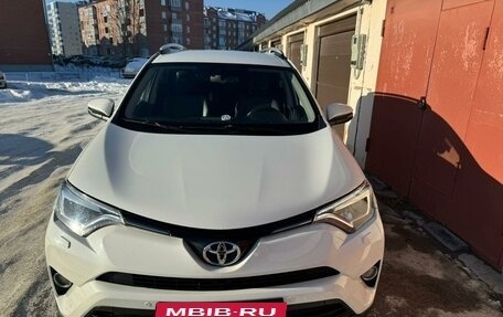 Toyota RAV4, 2018 год, 2 400 000 рублей, 12 фотография