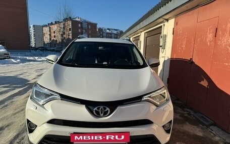 Toyota RAV4, 2018 год, 2 400 000 рублей, 14 фотография