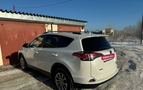 Toyota RAV4, 2018 год, 2 400 000 рублей, 10 фотография