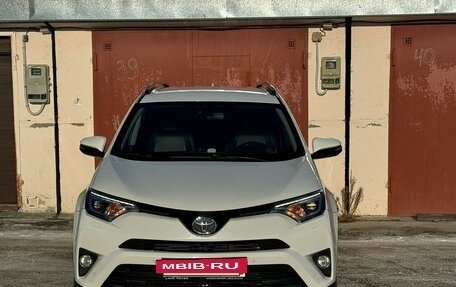 Toyota RAV4, 2018 год, 2 400 000 рублей, 11 фотография