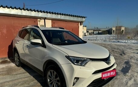 Toyota RAV4, 2018 год, 2 400 000 рублей, 9 фотография