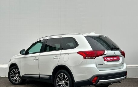 Mitsubishi Outlander III рестайлинг 3, 2017 год, 1 898 600 рублей, 4 фотография