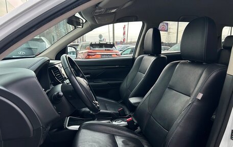 Mitsubishi Outlander III рестайлинг 3, 2017 год, 1 898 600 рублей, 6 фотография