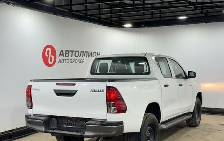 Toyota Hilux VIII, 2022 год, 5 190 000 рублей, 6 фотография