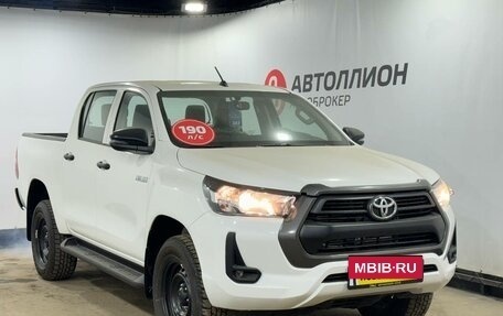 Toyota Hilux VIII, 2022 год, 5 190 000 рублей, 8 фотография