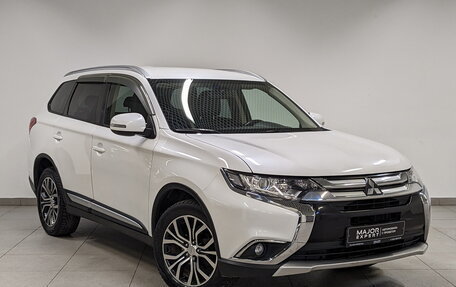 Mitsubishi Outlander III рестайлинг 3, 2017 год, 1 990 000 рублей, 3 фотография