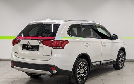 Mitsubishi Outlander III рестайлинг 3, 2017 год, 1 990 000 рублей, 5 фотография