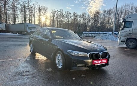 BMW 5 серия, 2021 год, 3 800 000 рублей, 2 фотография