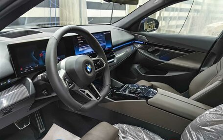 BMW 5 серия, 2024 год, 9 700 000 рублей, 15 фотография