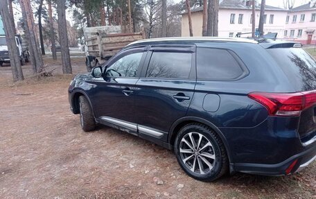 Mitsubishi Outlander III рестайлинг 3, 2017 год, 2 200 000 рублей, 6 фотография