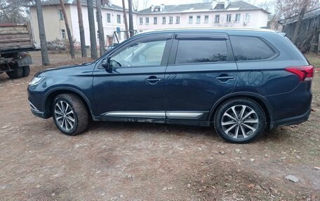 Mitsubishi Outlander III рестайлинг 3, 2017 год, 2 200 000 рублей, 7 фотография