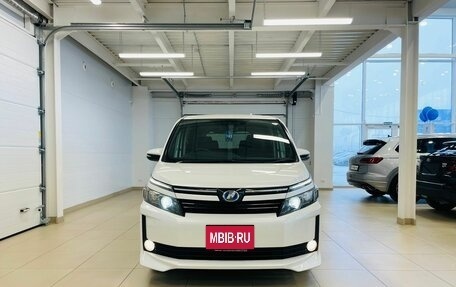 Toyota Voxy III, 2016 год, 2 499 999 рублей, 6 фотография