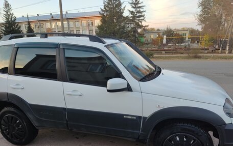 Chevrolet Niva I рестайлинг, 2017 год, 750 000 рублей, 2 фотография